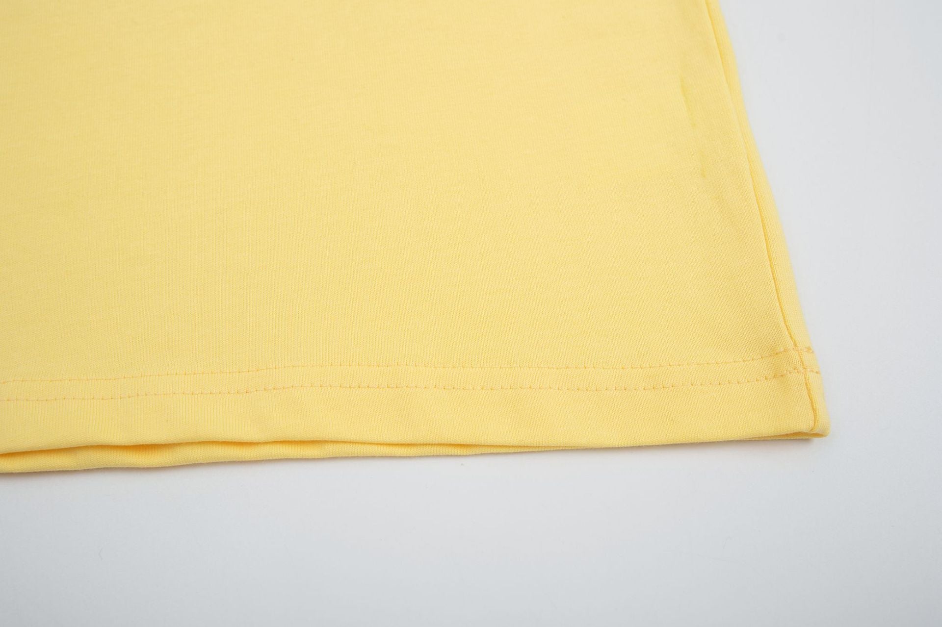 Langarmshirt mit Sternen-Applikation, Faux-Layering und karierten Kontrastärmeln