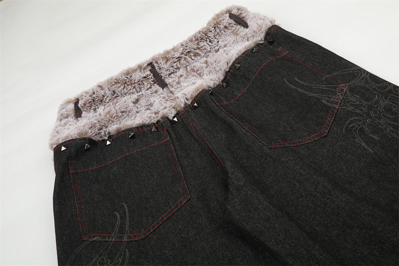 Schwarze Wide-Leg-Jeans mit Kunstfell-Kontrastbund und Nieten-Details
