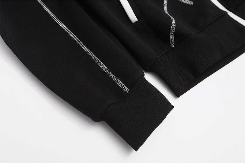Zip-Hoodie mit kontrastierenden Steppnähten – Kurzer, sportlicher Fit