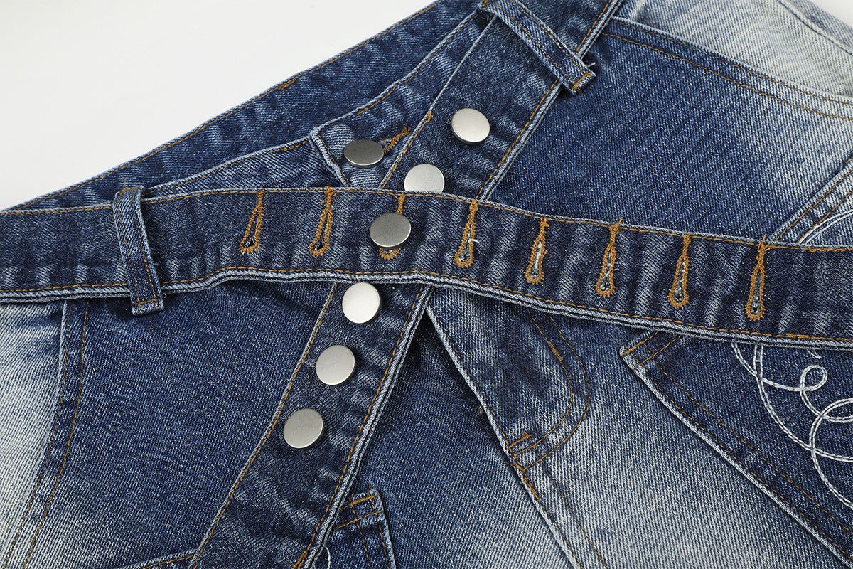 Vaqueros baggy de pierna ancha con cinturilla cruzada de broches y bolsillos bordados