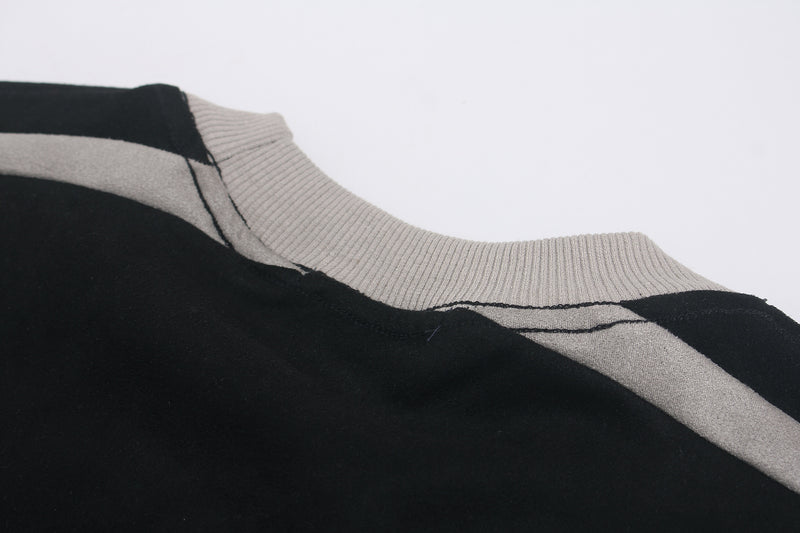 Langarmshirt aus velourslederartigem Material im Colorblock-Design mit Graffiti-Patch-Logo