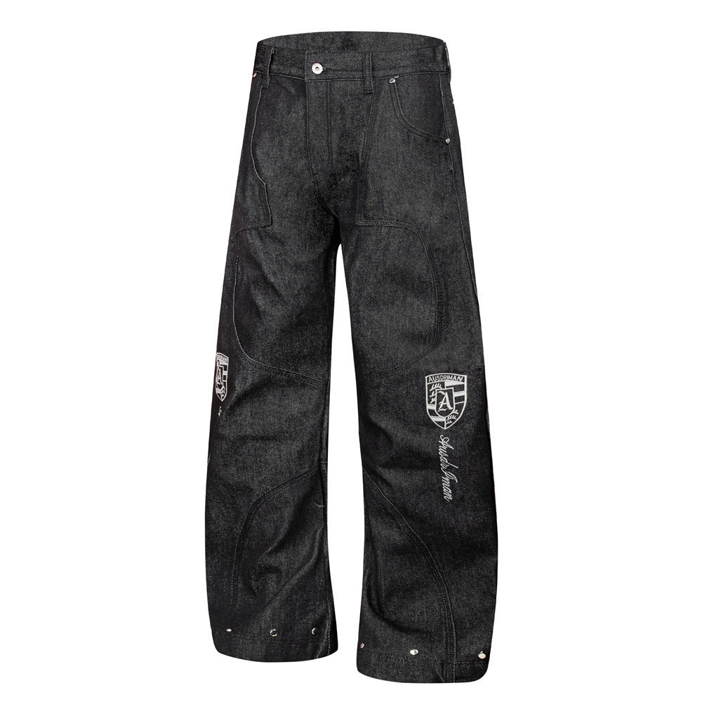 Jean homme à jambes larges avec broderie de badge et empiècements patchwork déconstruits