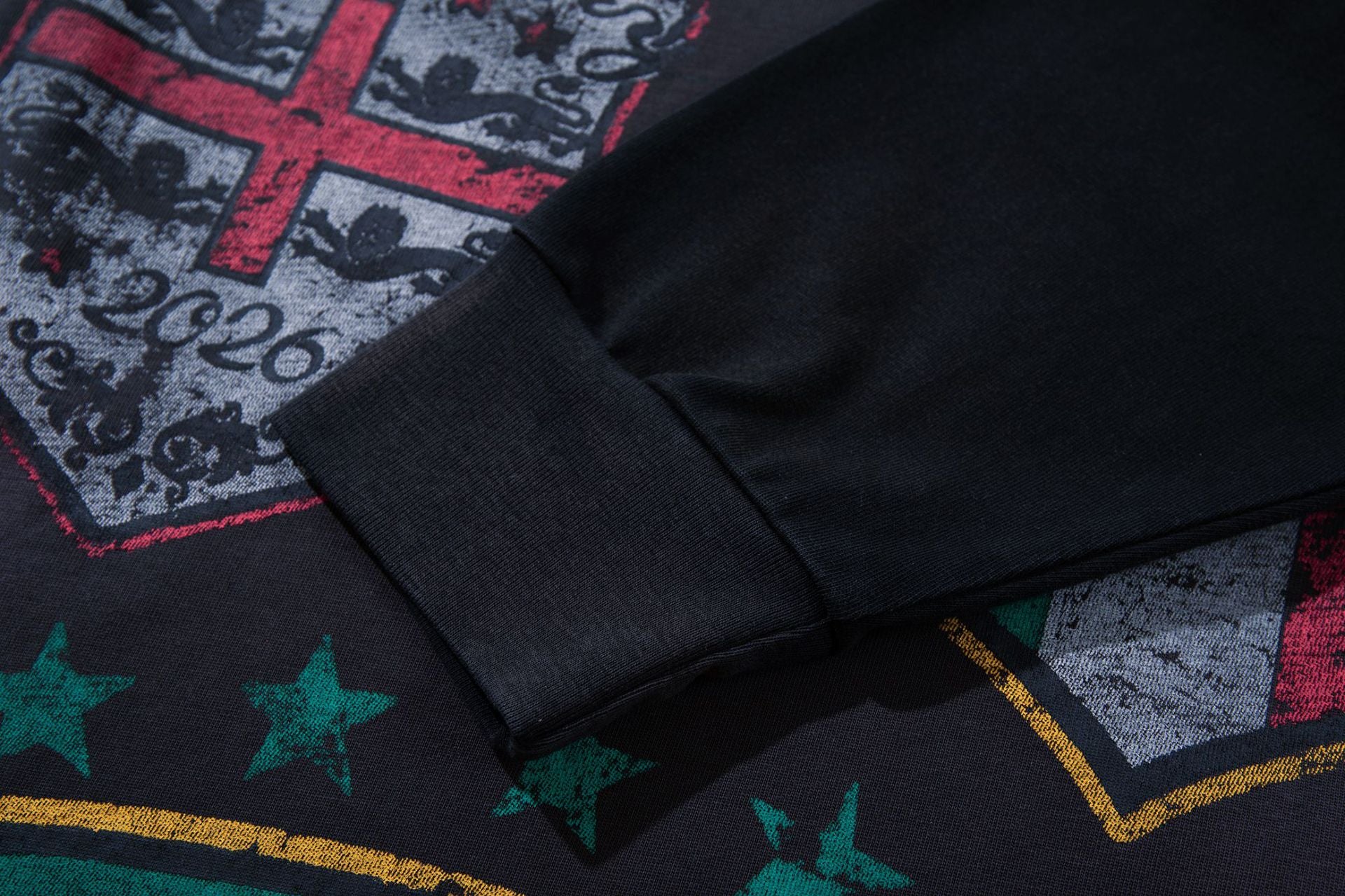 Tee-shirt graphique à manches longues imitation deux pièces – Imprimé écusson rétro streetwear