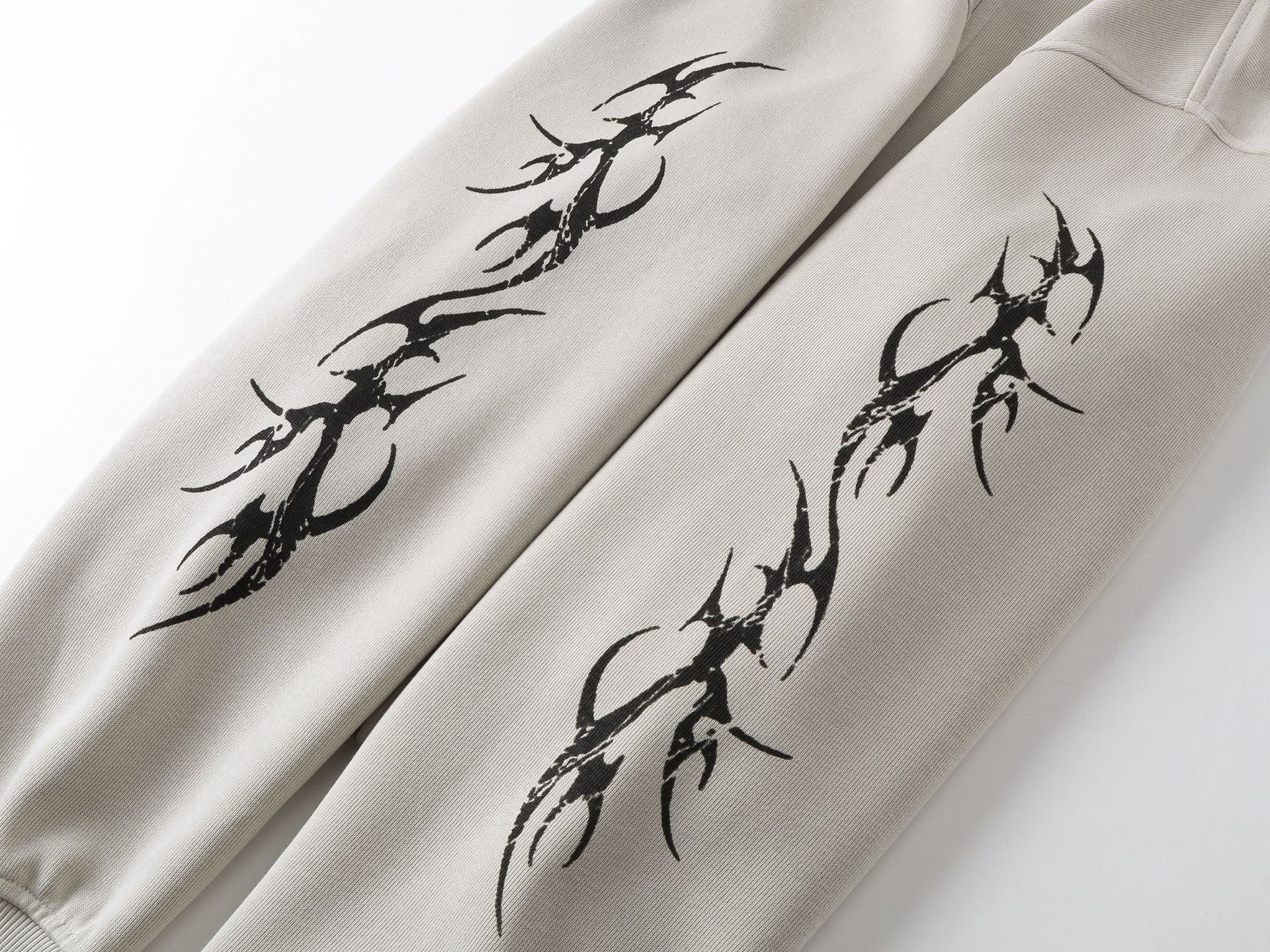 Sudadera extragrande con capucha y cremallera y estampado tribal — Conjunto urbano