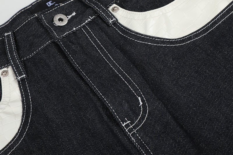Jean baggy à jambes larges avec broderies et patch en cuir motif notes de musique — Denim noir brut