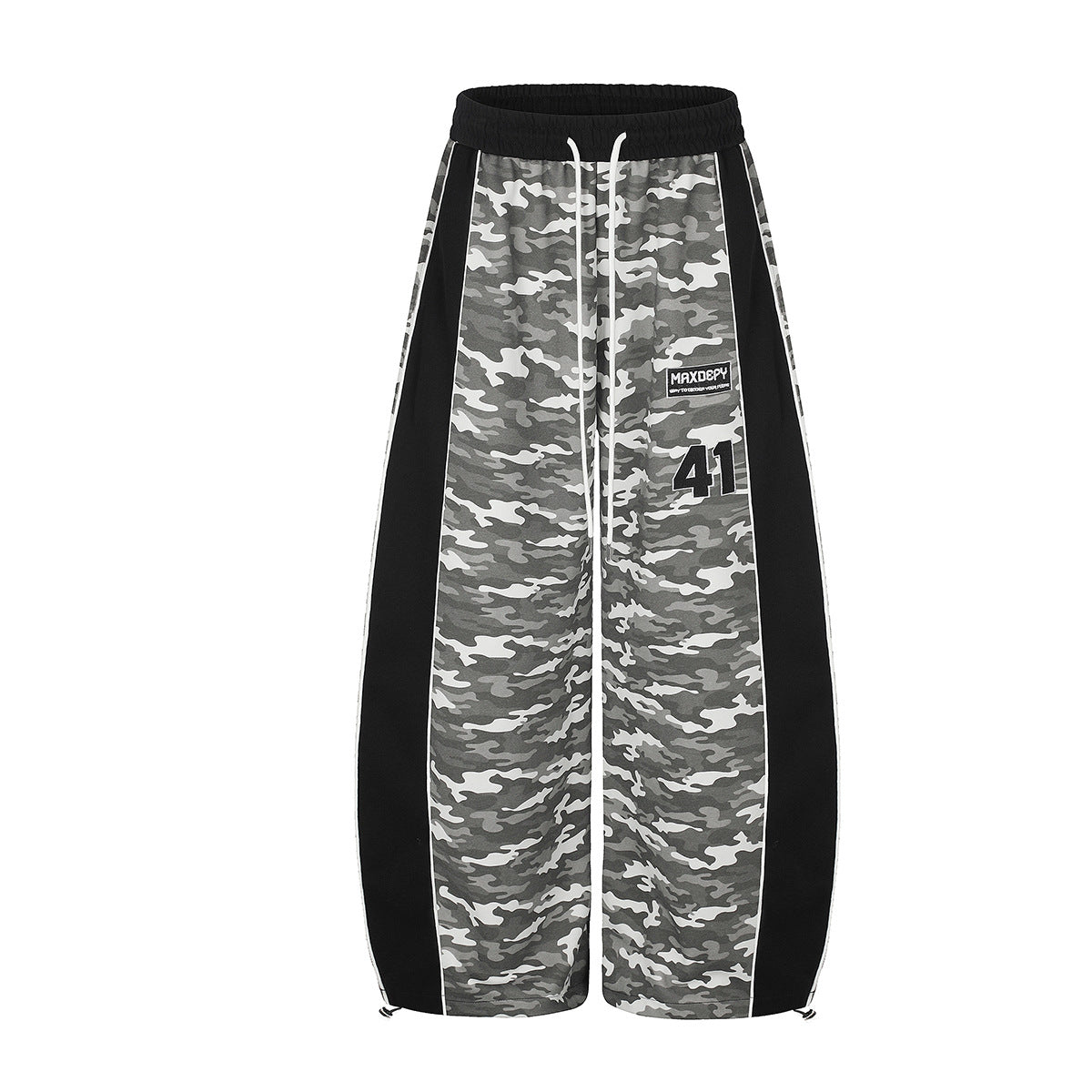 Pantalon de survêtement camouflage gris à jambes larges avec empiècements latéraux noirs et écusson numéro 41, vues de face et de dos