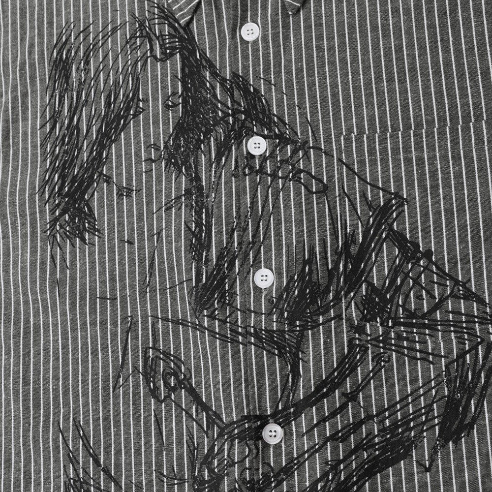 Herren-Longsleeve mit Nadelstreifen und abstrakter Figurenstickerei