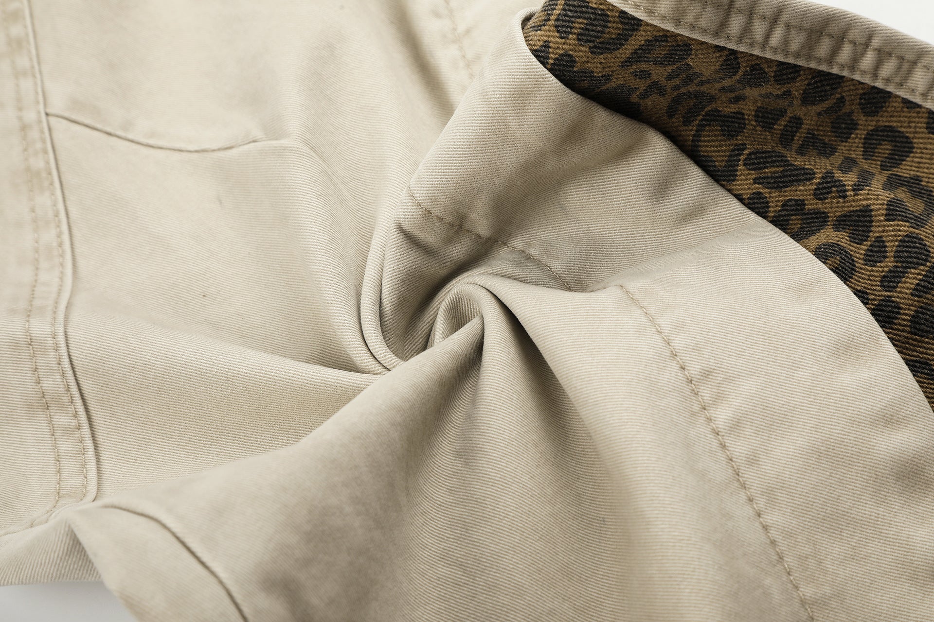 Pantalones de pierna ancha con paneles de estampado de leopardo – Pantalones banana de corte relajado