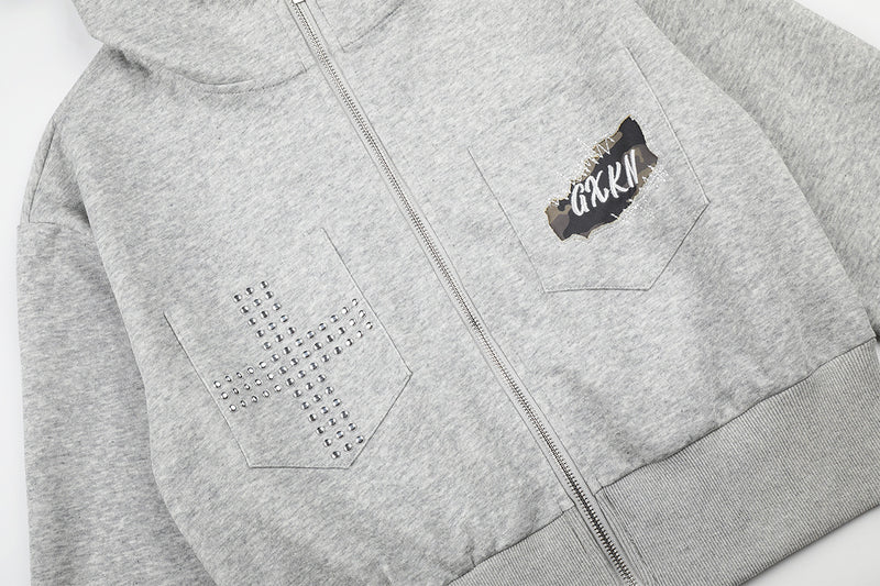 Sweat à capuche zippé avec écusson croix clouté et doublure camouflage