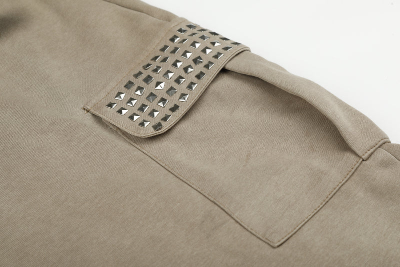 Pantalón Cargo Caqui de Chándal Baggy de Pierna Ancha con Bolsillos de Remaches y Texto Bordado