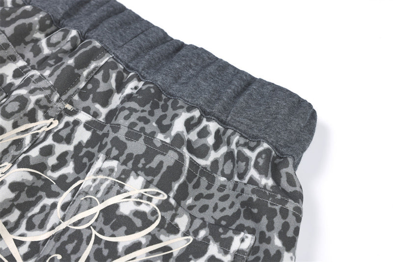 Pantalon de survêtement homme à jambes larges – Imprimé léopard gris avec broderie au dos