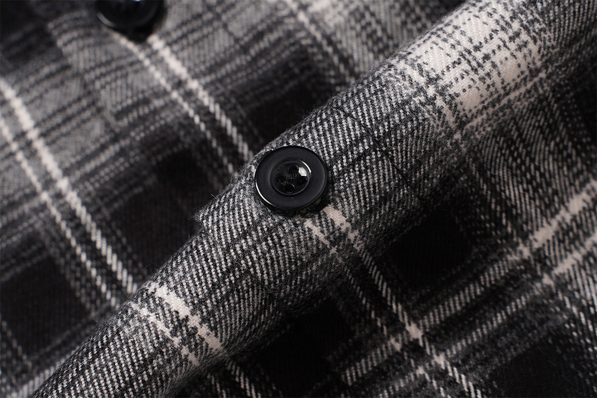 Kariertes Flanell-Overshirt mit Varsity-Emblem & Nummern-Grafik