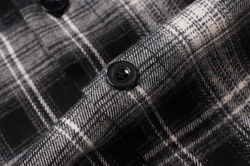 Kariertes Flanell-Overshirt mit Varsity-Emblem & Nummern-Grafik