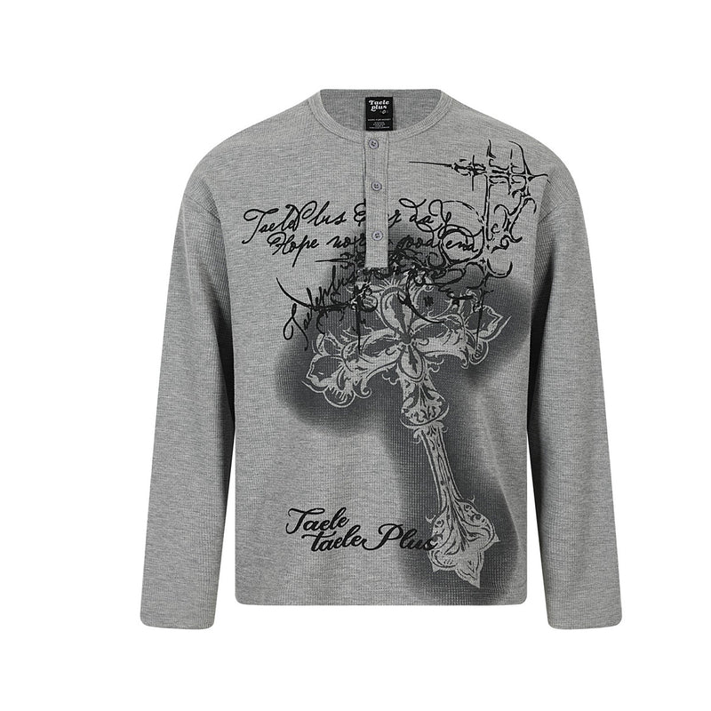 Langarm-Henleyshirt aus Waffelstrick mit übergroßem dunklem Kreuz und kursivem Schriftzug-Print in Weiß und Hellgrau