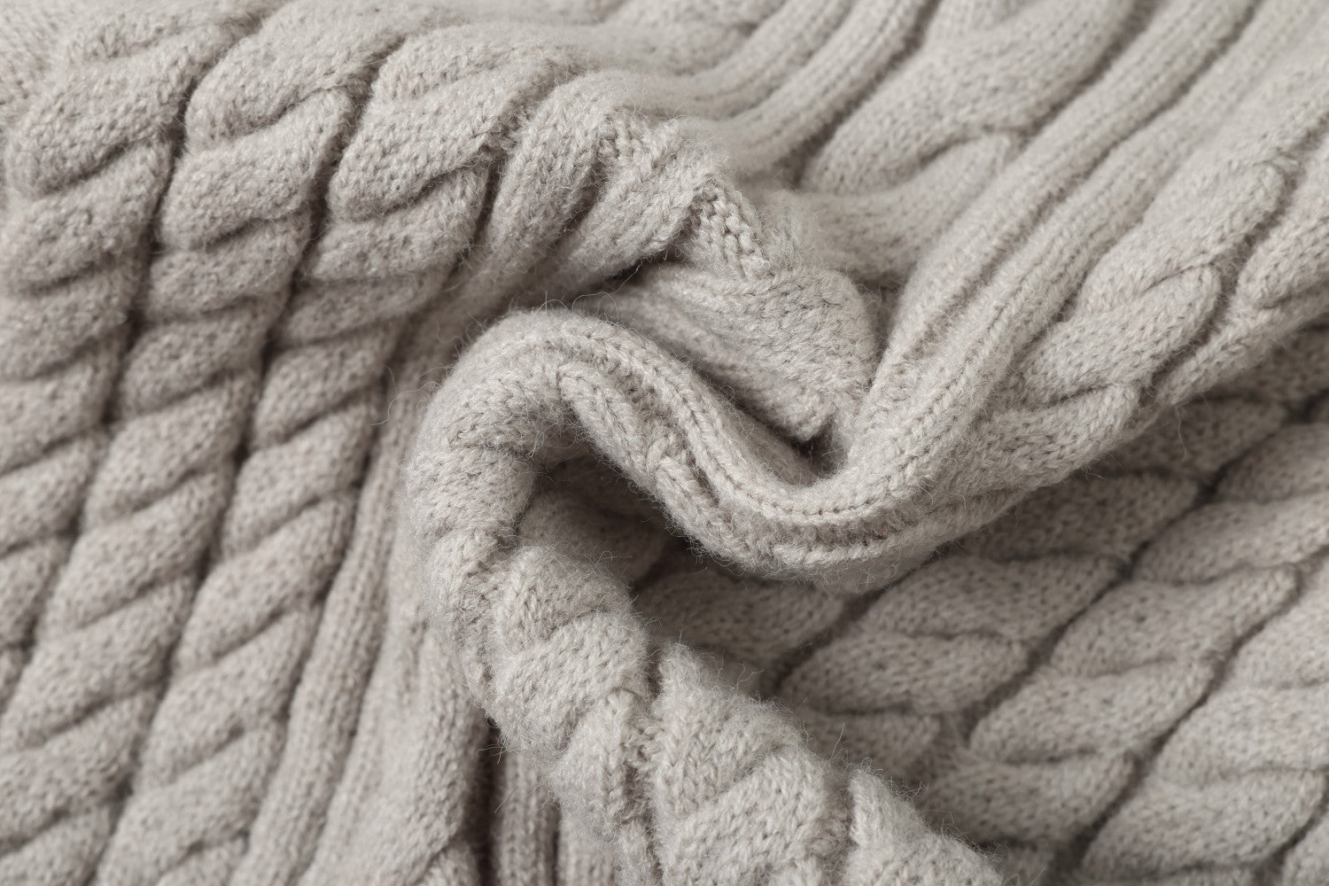 Cable Knit Zip-Up Hoodie Sweater – Irregular Twist Pattern Cardigan