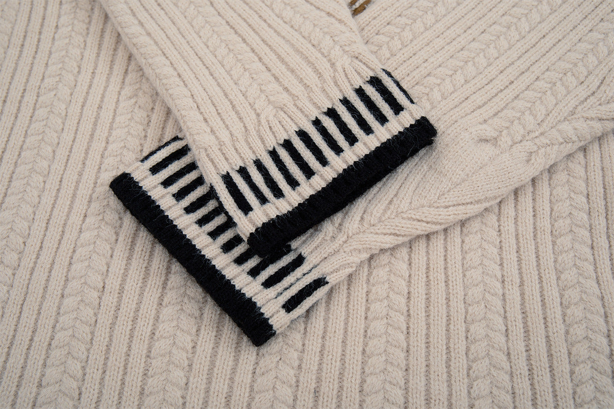 Zopfstrickpullover mit Dackel-Stickerei – Pullover mit Streifenbesatz