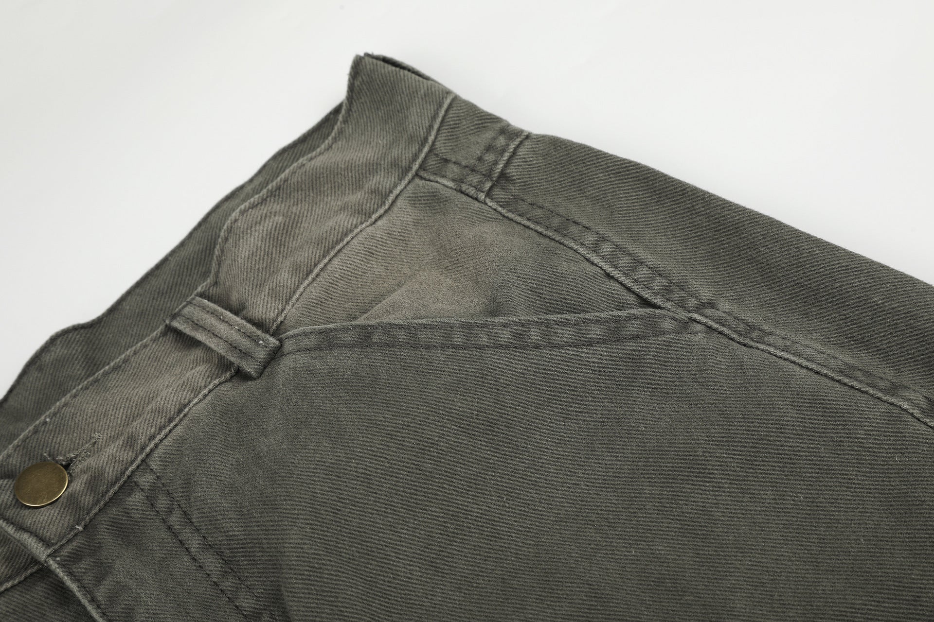 Wide-Leg Cargo Jeans – Washed Denim, Straight-Fit with Multi-Pocket Detail