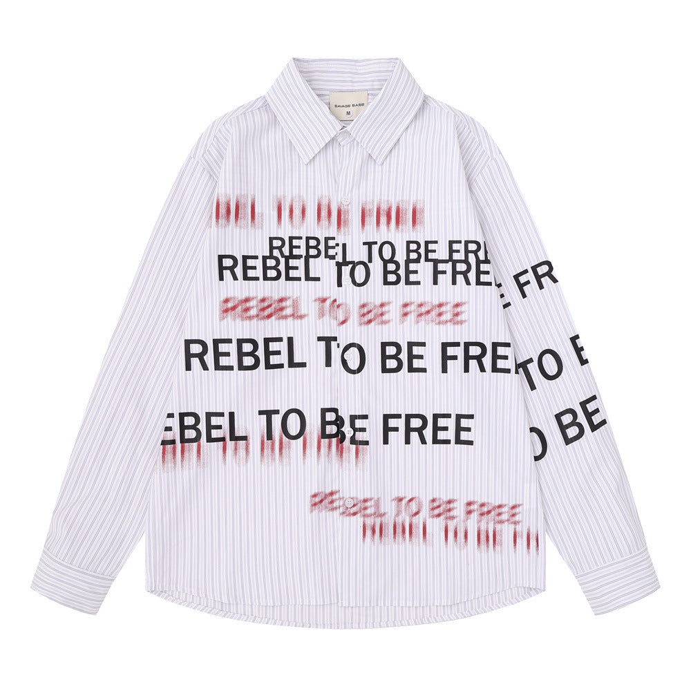 Gestreiftes Herrenhemd mit Knopfleiste und "Rebel To Be Free"-Print, lässige Passform