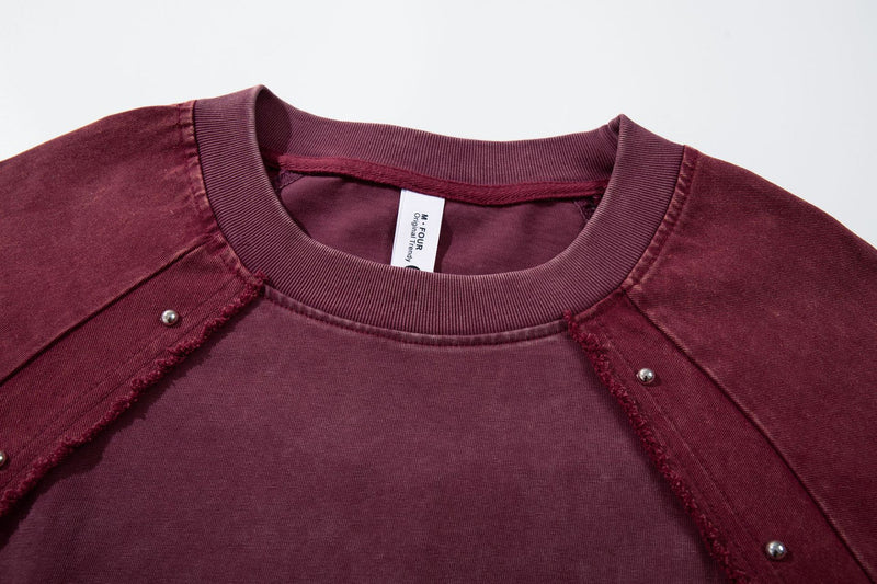 T-shirt patchwork raglan délavé à l’acide, coutures à bords bruts et détails rivetés