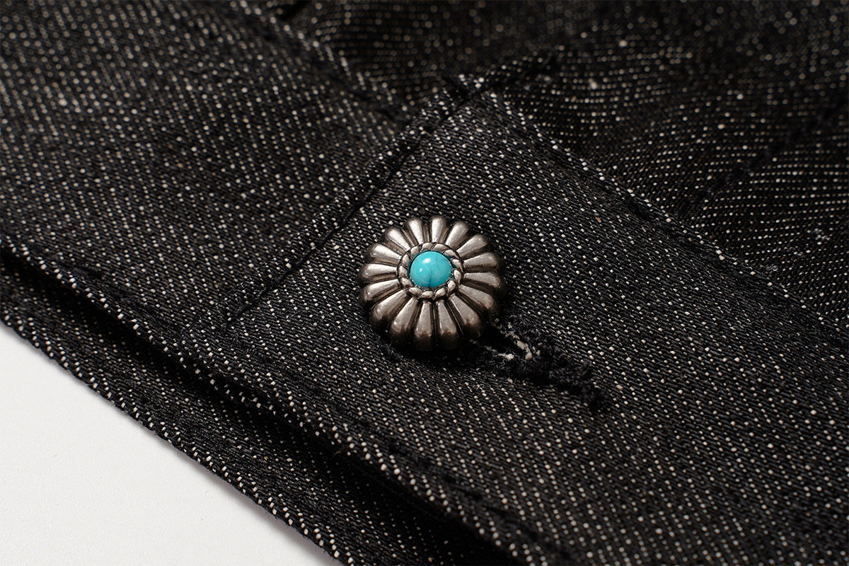 Veste en denim noir à devant plissé, fermetures à agrafes métalliques et clous turquoise