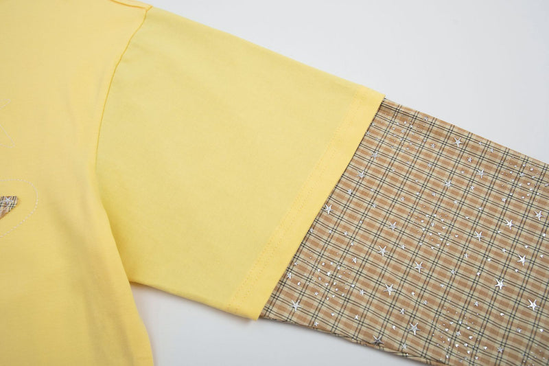 Langarmshirt mit Sternen-Applikation, Faux-Layering und karierten Kontrastärmeln