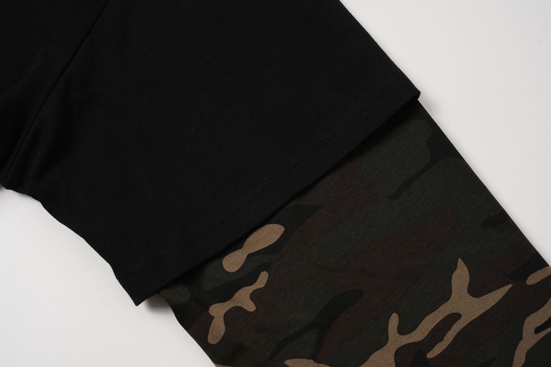 T-shirt manches longues superposé à manches camouflage – T-shirt streetwear oversize