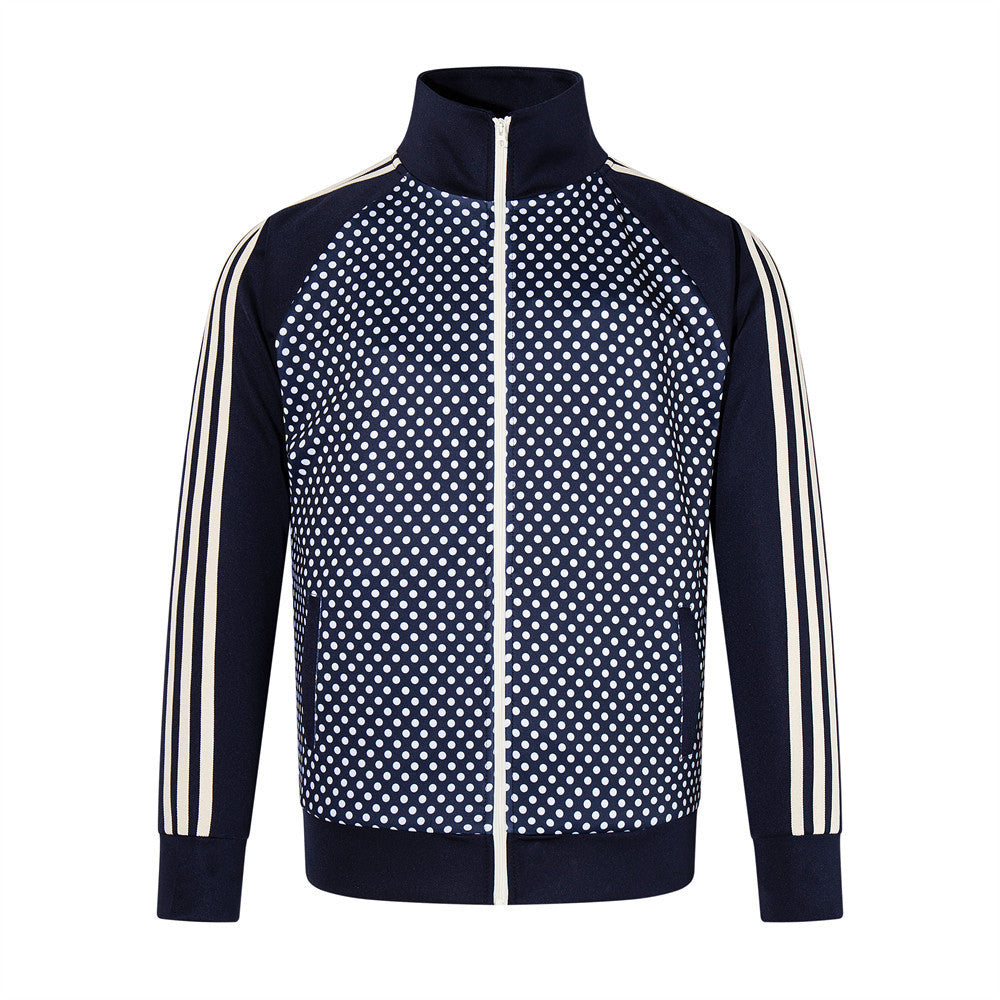 Chaqueta deportiva azul marino de lunares para hombre, con cremallera, mangas raglán con cinta de rayas color crema, vista delantera y trasera