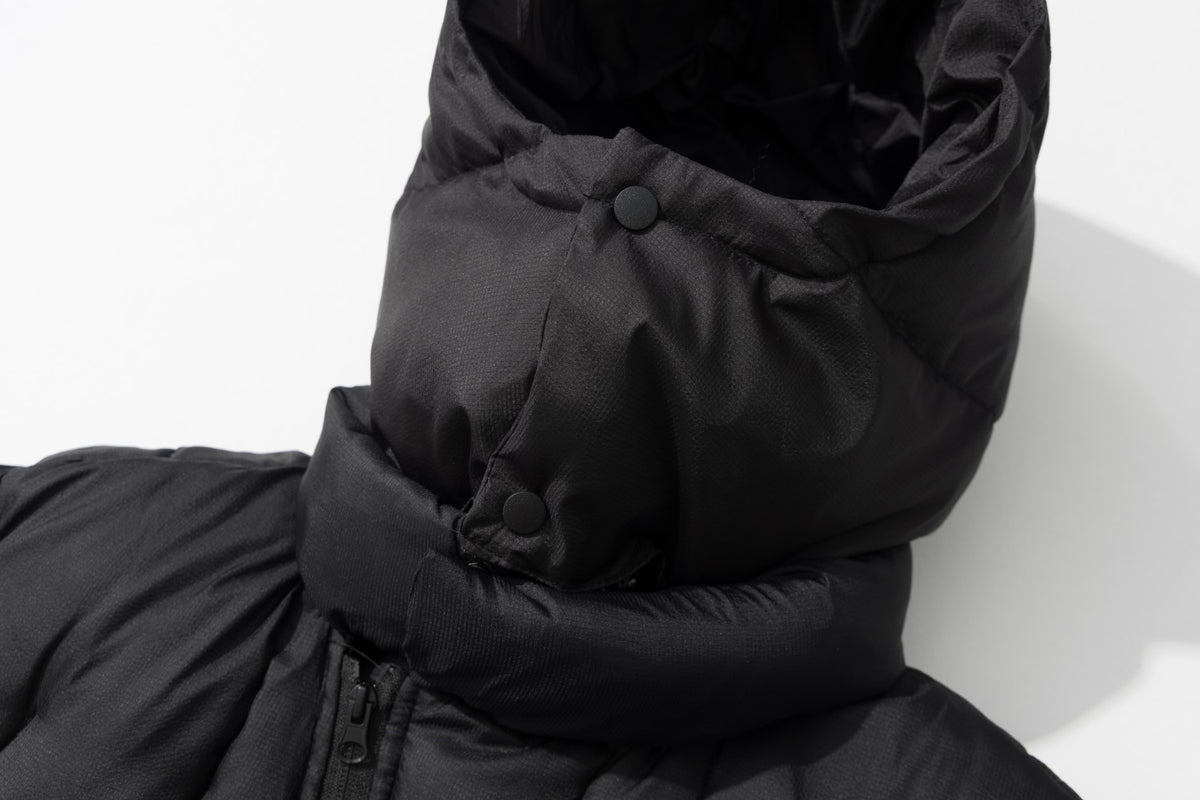 Daunenjacke mit Kapuze, unregelmäßiger Steppung & abnehmbarer Kapuze