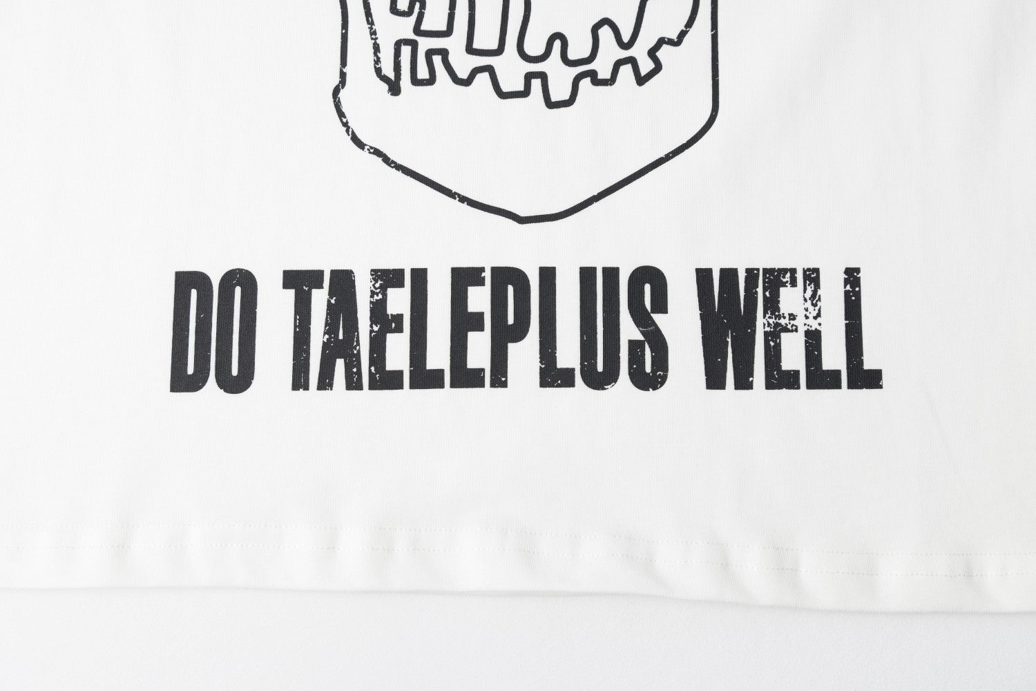 Camiseta raglán gótica de manga larga con camuflaje de calaveras — Camiseta streetwear de cuello redondo