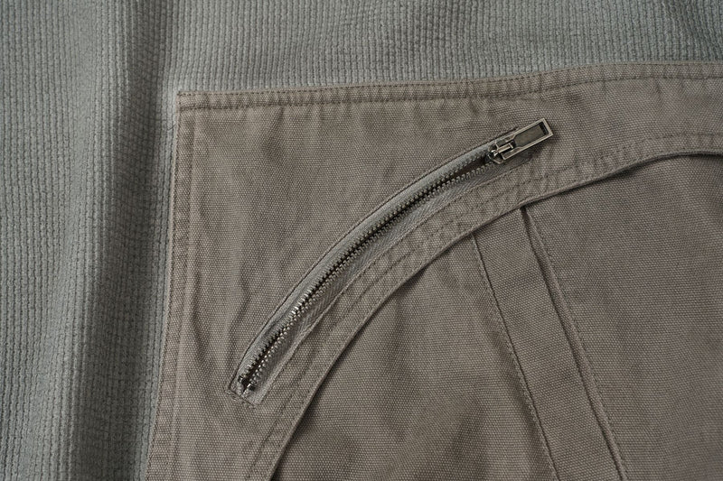 Oversized-Waffelstrick-Hoodie mit dekonstruierter Utility-Reißverschlusstaschen-Optik & Veloursleder
