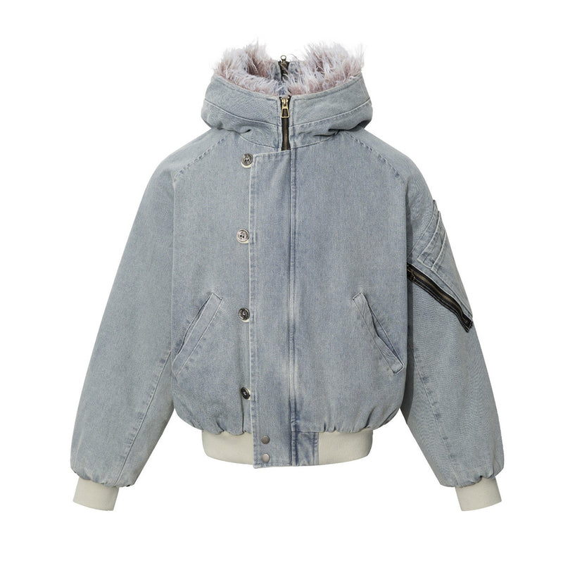 Herren-Bomberjacke aus hellblauem Denim mit Kunstfellkapuze