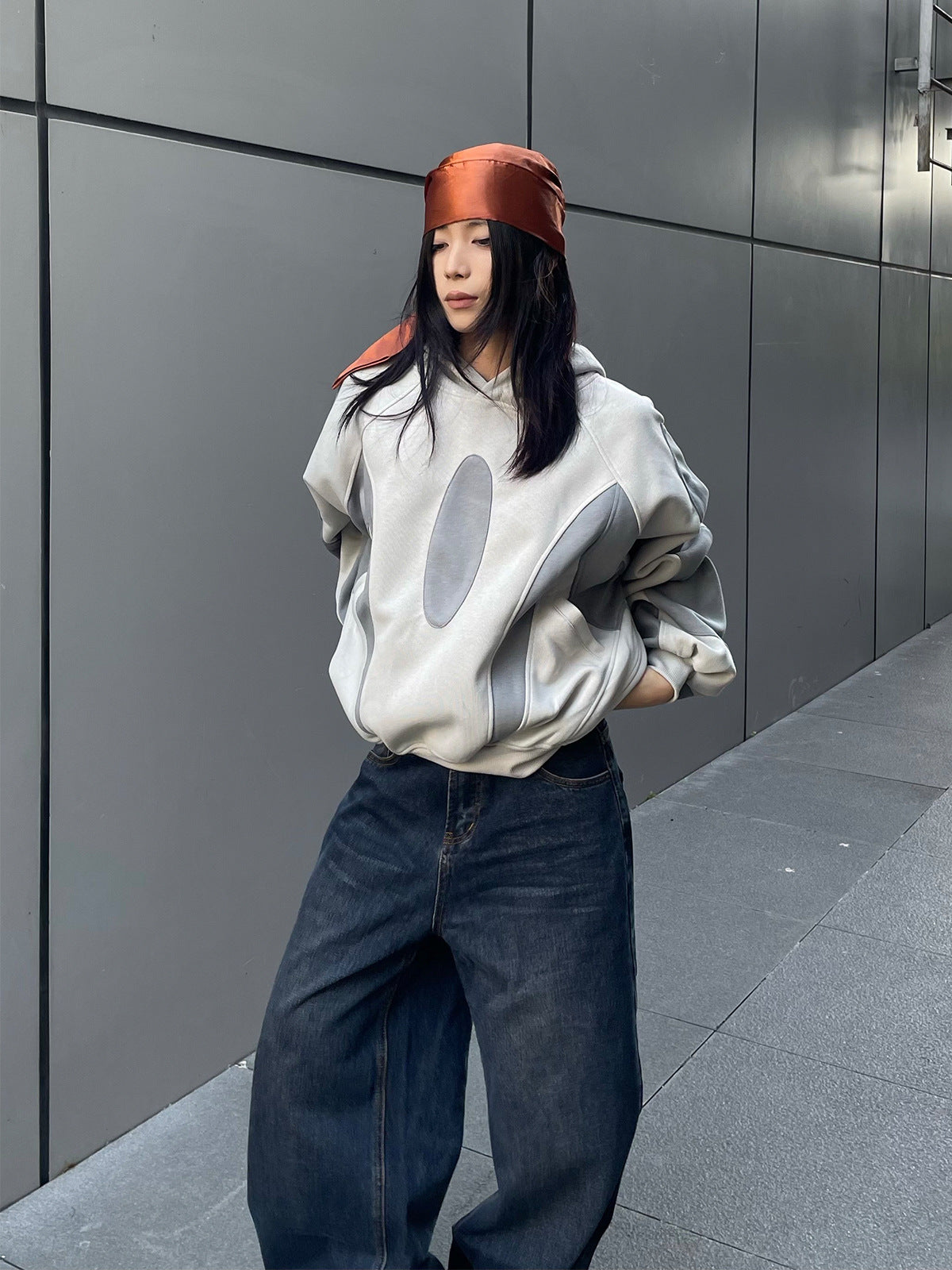 Oversize-Patchwork-Hoodie – grauer, zweifarbiger Streetwear-Pullover