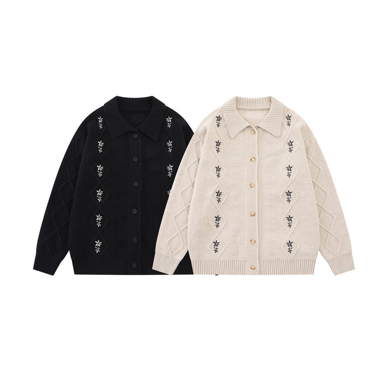 Cardigan en maille brodé de fleurs – Jacquard losanges boutonné