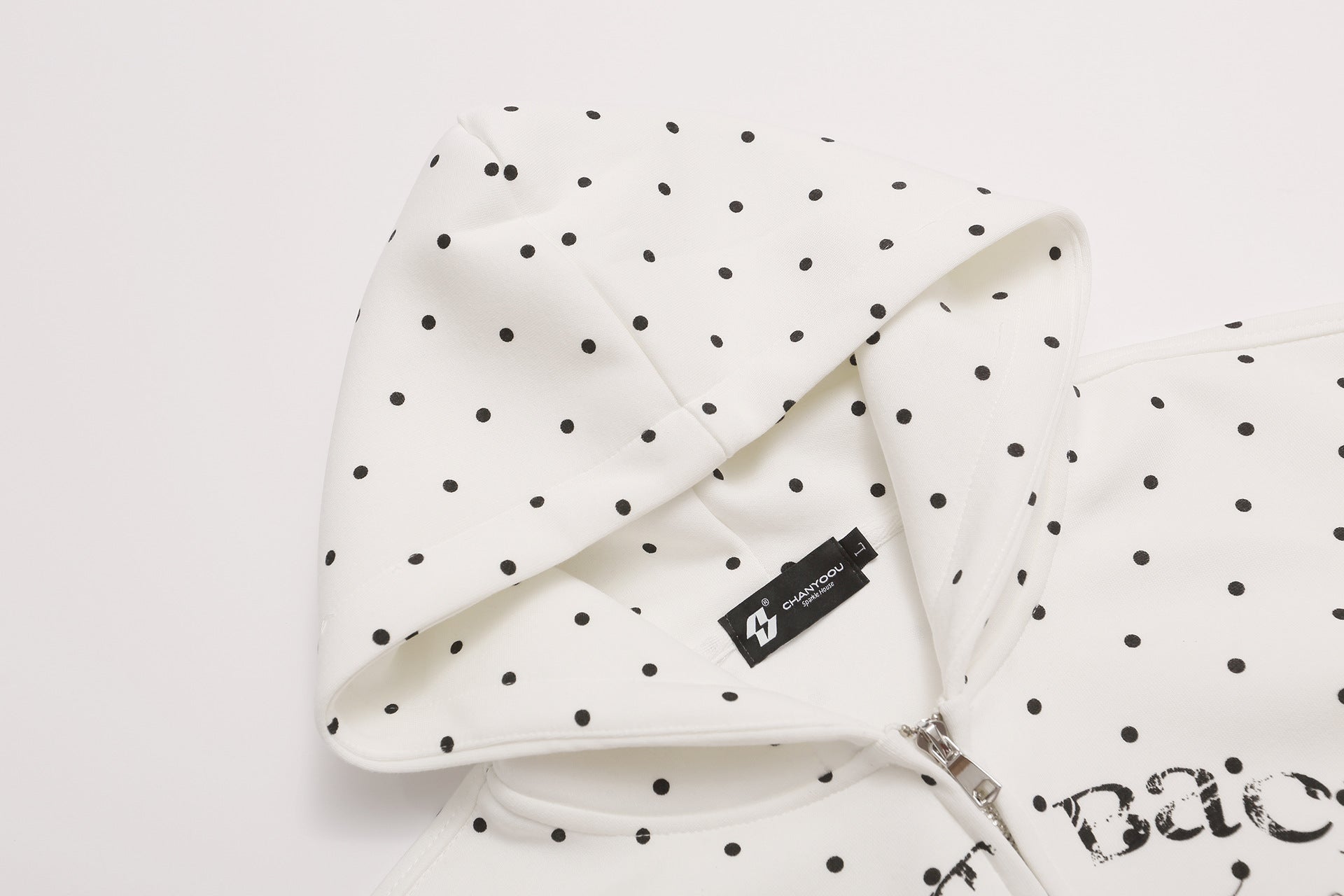 Punktierter Zip-Hoodie mit Street-Grafikprint und seitlichen Streifendetails