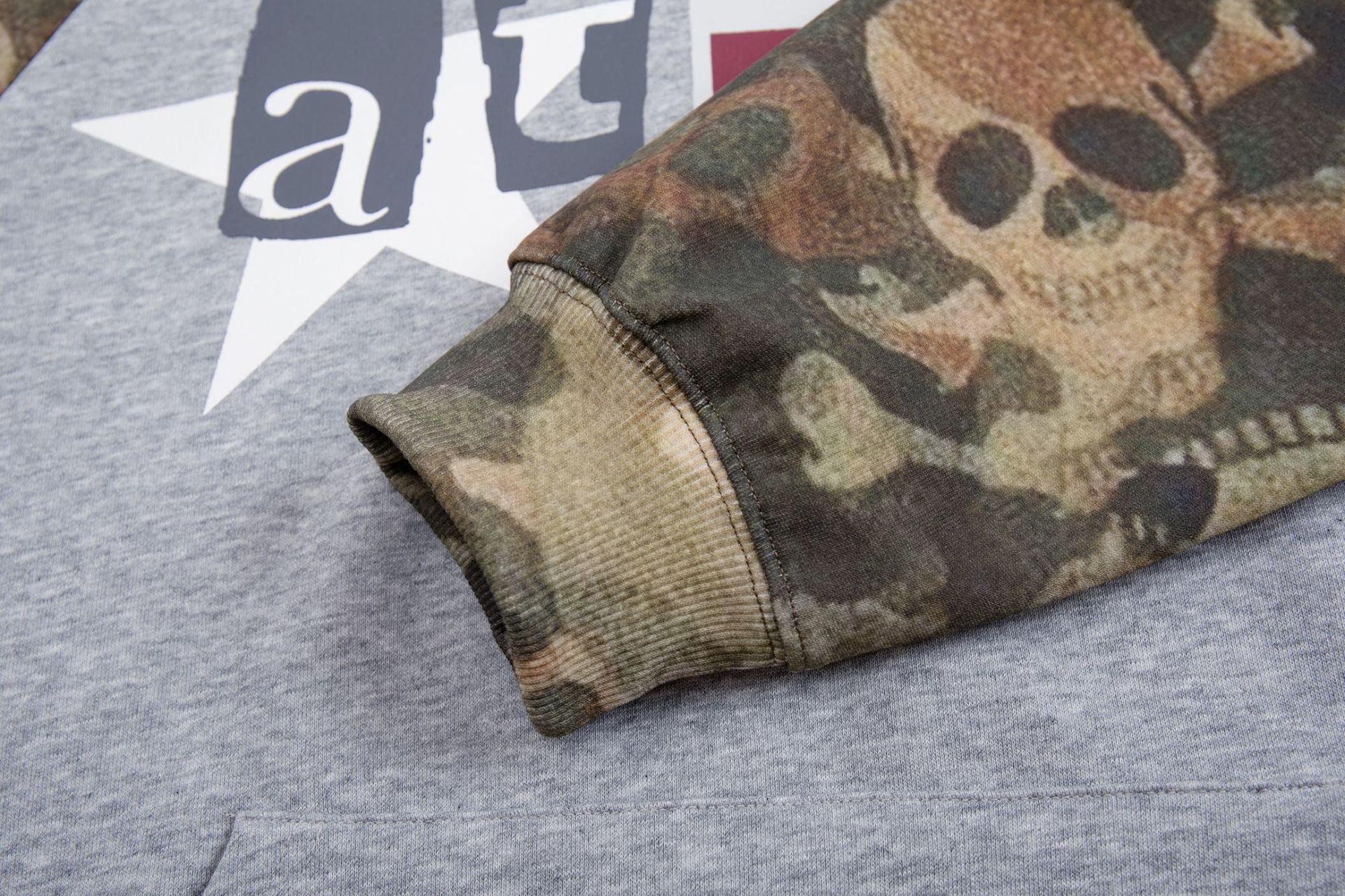 Camo Skull Raglan Hoodie – Colorblock Streetwear Pullover with Graphic Print