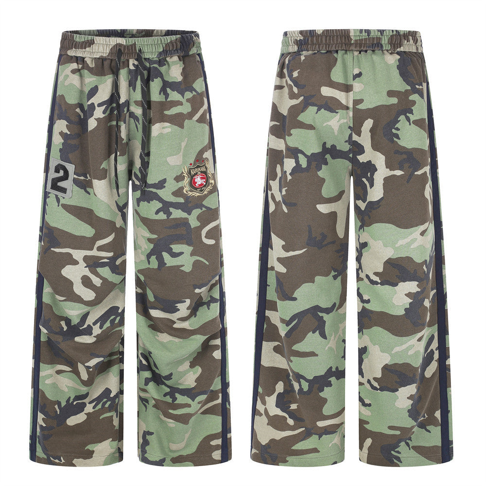 Pantalon de survêtement camouflage homme à jambes larges avec bandes latérales et écusson emblème