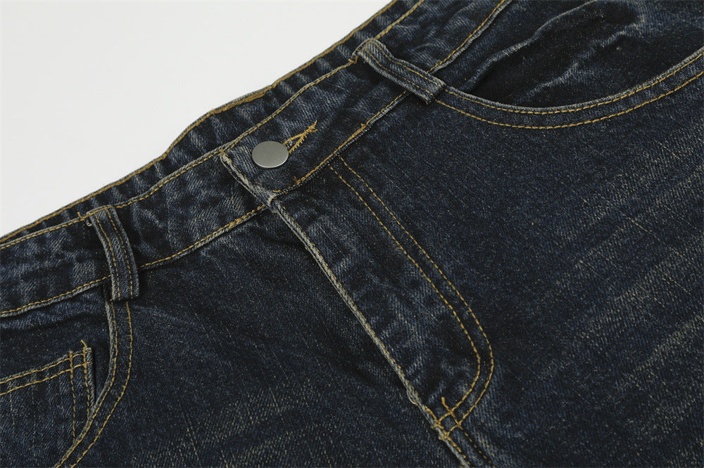 Wide-Leg-Baggy-Jeans mit Taschenbesatz aus Kunstfell und Schriftzugstickerei – Dark Wash