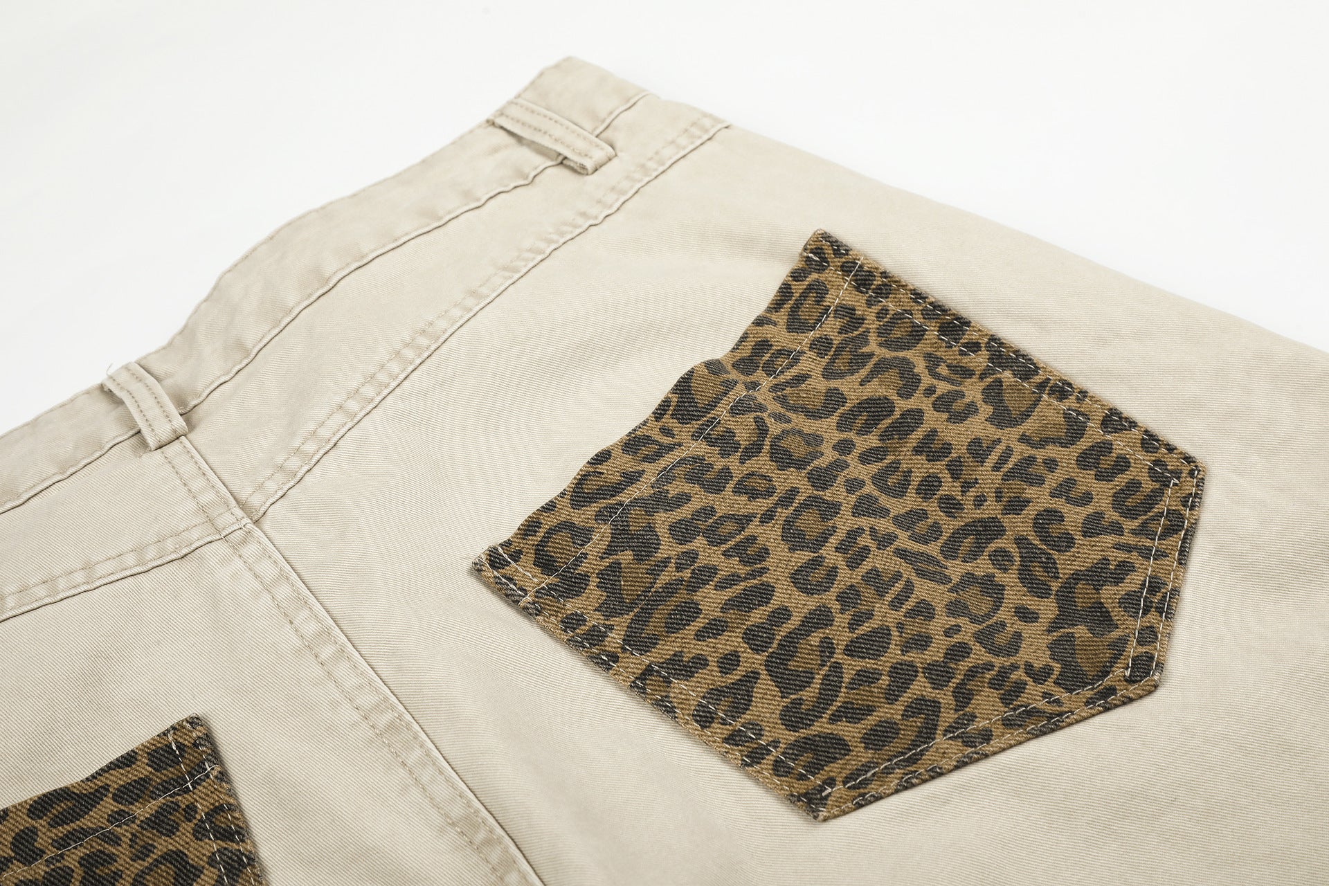 Pantalones de pierna ancha con paneles de estampado de leopardo – Pantalones banana de corte relajado