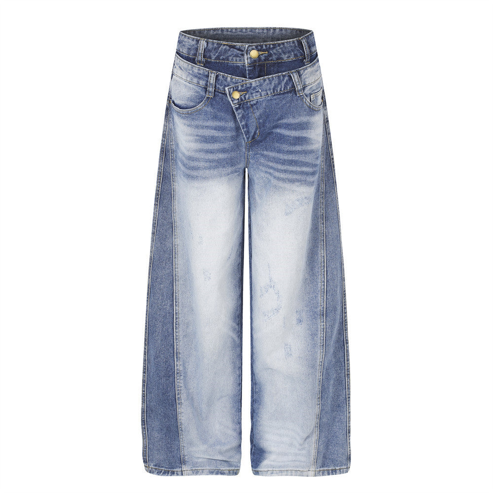 Jean pour homme à jambes larges en denim délavé, double ceinture asymétrique et finition bicolore à délavage acidulé, vue de face et de dos