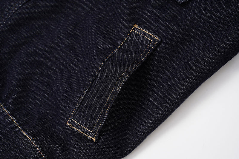 Veste de travail en denim indigo foncé – Coupe carrée, col montant et poches poitrine
