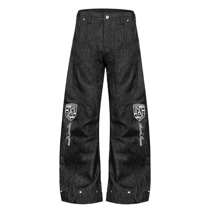 Jean homme à jambes larges avec broderie de badge et empiècements patchwork déconstruits