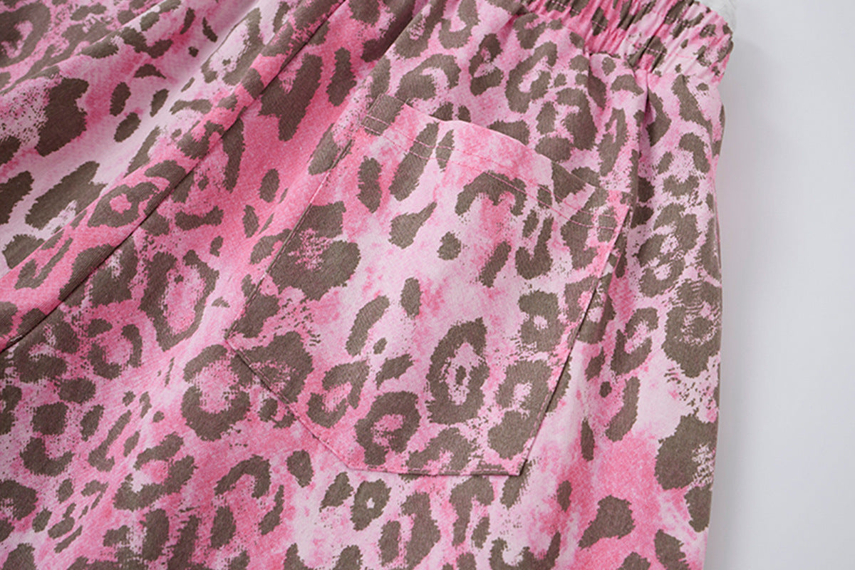 Sweathose mit weitem Bein in rosa Leopardenprint und künstlichem Doppelbund