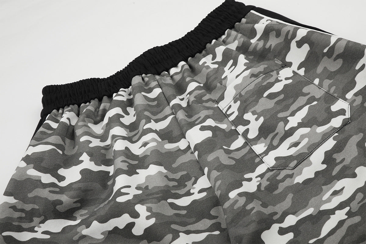Pantalon de survêtement camouflage à jambes larges avec empiècements latéraux noirs et patch numéroté