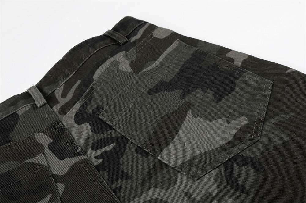 Men's Wide-Leg Camo Cargo Shorts with Bandana Detail & Multi-Pocket