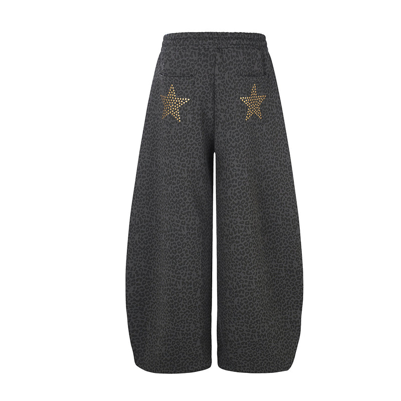 Pantalon de survêtement léopard à jambes larges avec étoiles dorées cloutées