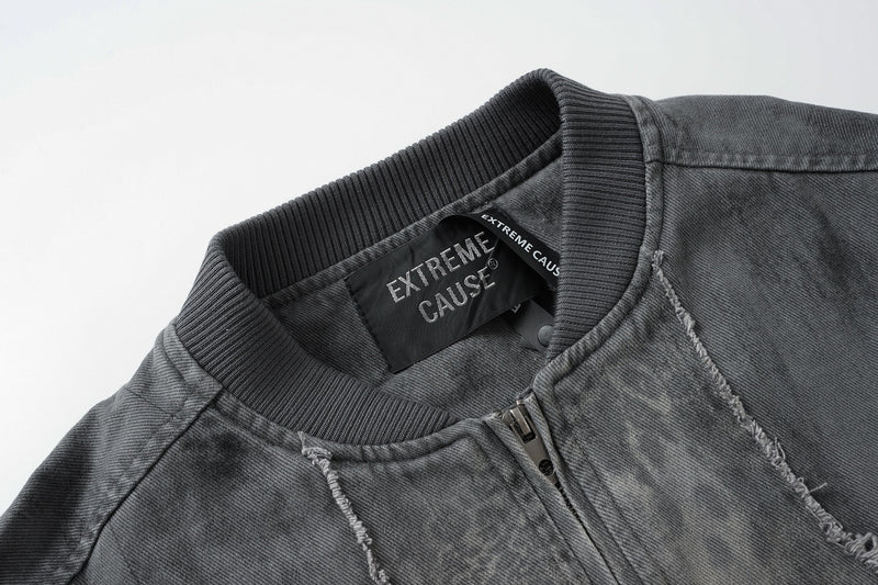 Veste bomber en jean délavé déconstruite à empiècement croisé et coutures effilochées