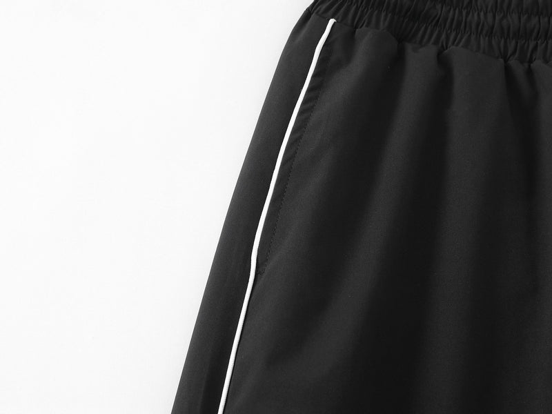 Herren-Trackpants mit kontrastierender Paspel und Colorblock-Seiteneinsätzen