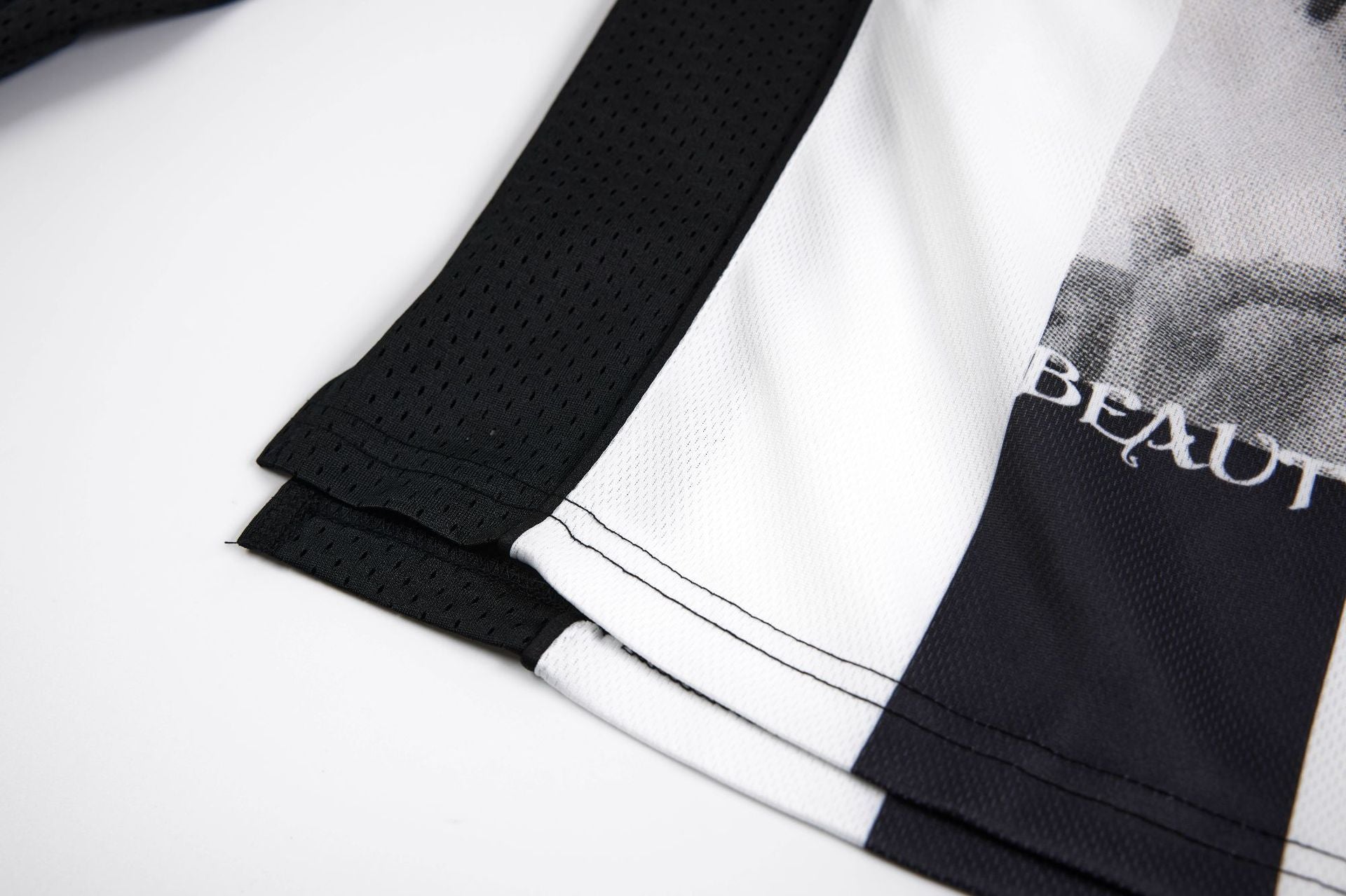 Maillot de football à manches longues noir et blanc à rayures, polo graphique