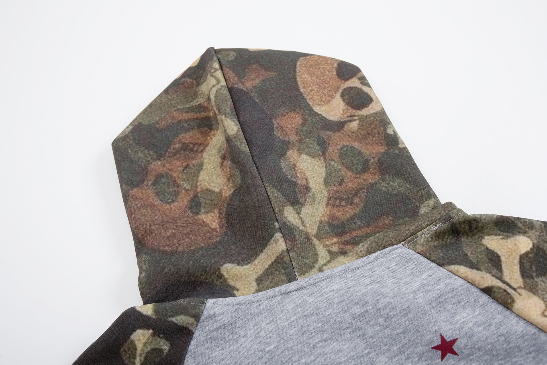 Camo Skull Raglan Hoodie – Colorblock Streetwear Pullover with Graphic Print
