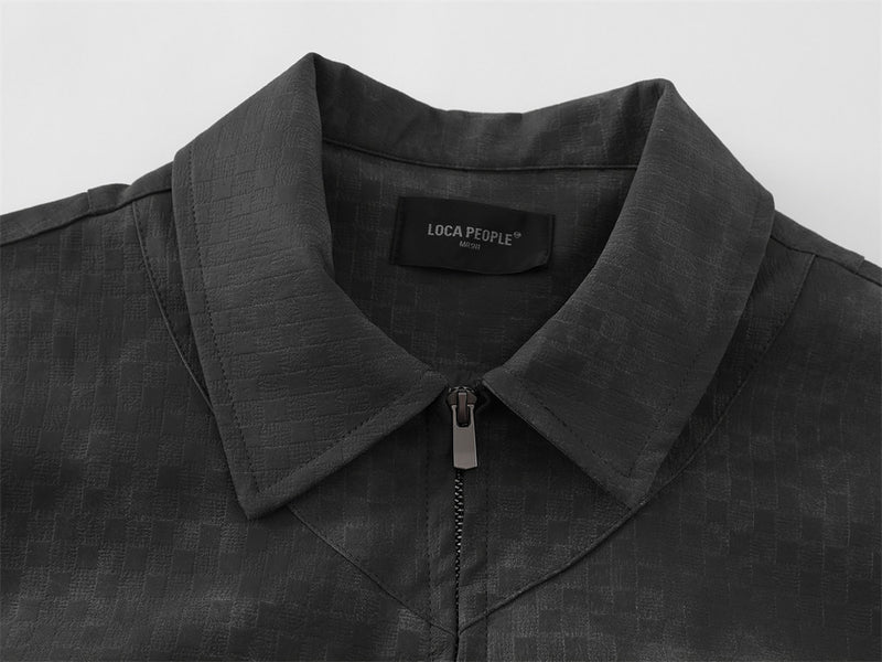 Herrenjacke mit dunkler Textur, Reißverschluss und dekonstruierter Panelnaht